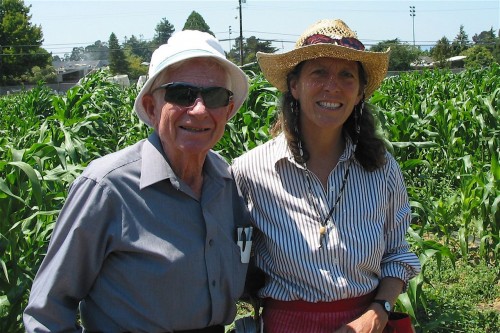 Gerry Neuffer and Sarah Hake at the Gill Tract Research Plot, near Berkeley, CA (2006). Photo courtesy of Sarah Hake.